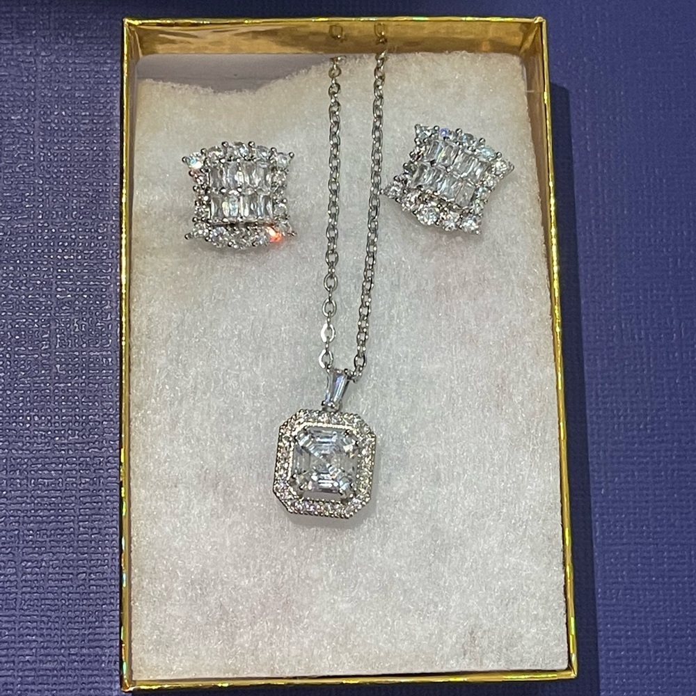 Beautiful necklace and earrings